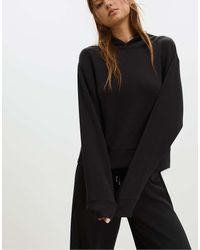 Stradivarius - Felpa Nera Morbida Al Tatto Con Cappuccio E Bottoni - Lyst