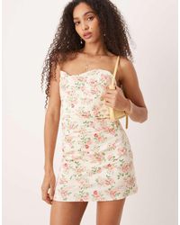 Mango - Vestido Corto Con Estampado Floral, Cuerpo Fruncido Y Escote Palabra De Honor De Algodón De - Lyst