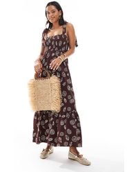 Miss Selfridge - – gestuftes maxikleid aus seersucker mit muschelprint und bindeträgern - Lyst