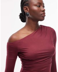 ASOS - Top Van Gladde Stof Met Blote Schouder, Gerimpeld Detail En Lange Mouwen - Lyst