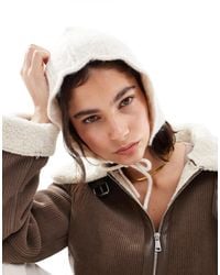 Miss Selfridge - Bonnet en maille pointelle à bords festonnés - crème - Lyst