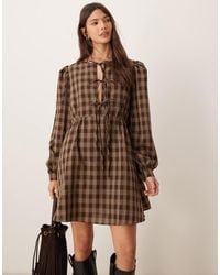 Glamorous - Vestido Corto Rosa Y Marrón A Cuadros De Manga Larga Con Lazadas Delanteras De - Lyst