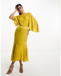ASOS - Vestido Midi Color Mostaza Con Bajo Asimétrico Y Mangas Fluidas De Satén De -Verde - Lyst