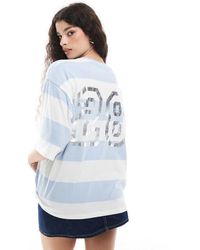 Monki - Camiseta A Rayas Blancas Y Azules Extragrande De Manga Corta Con Estampado Universitario En La Espalda De - Lyst