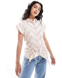 ASOS - Gestreept Mouwloos Overhemd Met Gerimpelde Voorkant En Open Achterkant - Lyst
