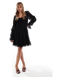 ASOS - Robe courte tendance folk en plumetis avec manches longues et taille froncée - Lyst