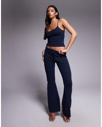 Tiger Mist - Leora - pantalon d'ensemble évasé à taille basse en maille ultra douce avec détail noué - Lyst
