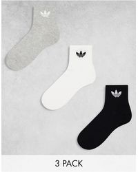 adidas Originals - Confezione da 3 paia di calzini alla caviglia neri, grigi e bianchi - Lyst