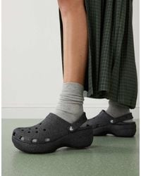 Crocs™ - Zuecos Negros Clásicos Con Plataforma Y Acabado De Purpurina De - Lyst
