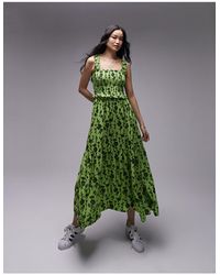 TOPSHOP - Vestito midi arricciato stile scamiciato verde a fiori neri - Lyst