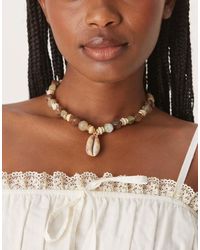 ASOS - Collar Verde Y Marrón De Cuentas Con Colgante De Concha Sintética De - Lyst