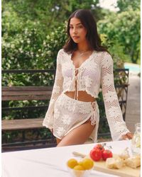 The Frolic - Minifalda Playera Con Diseño Floral Y Lazada Lateral De Croché Exclusiva De X Lydia Kara (Parte De Un Conjunto)-Blanco - Lyst