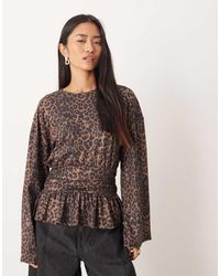 ASOS - Camiseta Extragrande De Manga Larga Con Estampado De, Cintura Entallada Y Sobrefalda En El Bajo De - Lyst