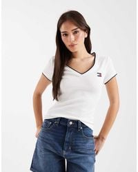 Tommy Hilfiger - Badge Logo Slim Fit V-neck T-shirt - Lyst