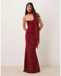 Six Stories - Robe bandeau longue style corset en velours et dentelle avec foulard - bordeaux - Lyst