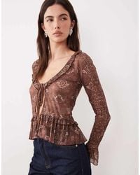 Motel - Long Sleeve Snake Skin Ruffle Edged Top - Lyst