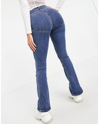 ASOS Hourglass - Jeans a zampa bottom-up modellanti lavaggio medio - Blu