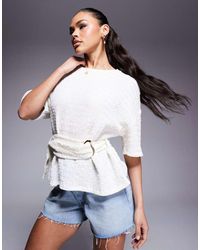 ASOS - Top Color Avorio Testurizzato A Onde Con Finiture Oro E Maniche Ad Ali Di Pipistrello - Lyst