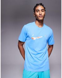 Nike - T-shirt dri-fit à motif virgule effet lave - Lyst