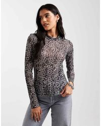 Pieces - Top Con Estampado Animal A Tono Y Cuello Alto De Malla De - Lyst