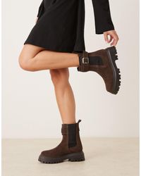 ASOS - Astrid - bottines chelsea en daim véritable à semelle chunky et boucle - chocolat - Lyst