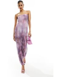 In The Style - – exklusives, trägerloses plissee-maxikleid mit lila muster - Lyst
