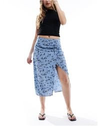 Pieces - Ruched Side Midi Skirt With Slit - Lyst