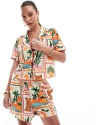 Vero Moda - Chemise d'ensemble coupe carrée avec liens noués à l'avant et imprimé tropical carte postale - Lyst