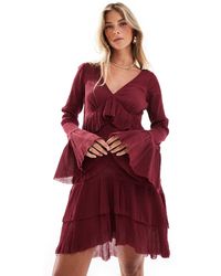 ASOS - Robe courte à col en v et jupe volantée avec détails en dentelle - bordeaux - Lyst
