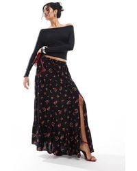 Miss Selfridge - – gestufter maxirock mit blumenmuster - Lyst