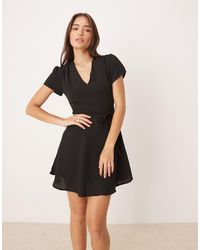 Glamorous - V Neck Short Sleeve Mini Dress - Lyst