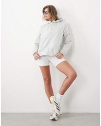 4505 - Cinch Waist Water Repellent Running Jacket With Hood - Lyst