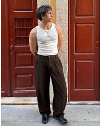 Bershka - Pantaloni Ampi Semi-Joggers A Pieghe Marroni - Lyst