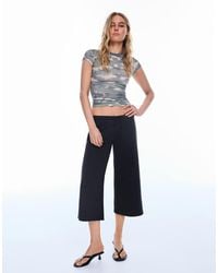 Bershka - Contrast Side-stripe Capris - Lyst
