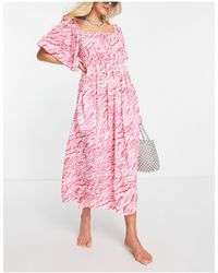 ASOS - – wadenlanges strandkleid mit flatterärmeln und rosa zebramuster - Lyst