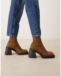 ASOS - Reign - bottes en suédine à bout carré avec semelle plateforme et talon mi-haut - moka - Lyst