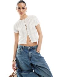 New Look - Crop top boutonné à l'avant en dentelle - crème - Lyst