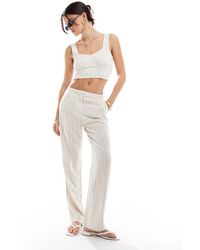 ONLY - Pantalones Color Piedra De Pernera Recta Con Raya Diplomática De Mezcla De Lino De (Parte De Un Conjunto)-Beis Neutro - Lyst