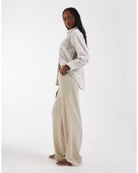 ONLY - Pantalon ample en tissu texturé effet froissé - taupe - Lyst