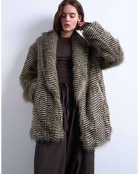 TOPSHOP - Halflange Jas Van Imitatiebont Met Strepen En Sjaalkraag - Lyst