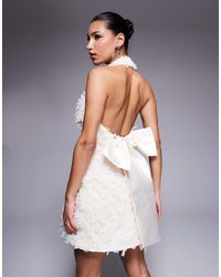 ASOS - Robe courte texturée à dos nu avec nœud dans le dos - crème - Lyst