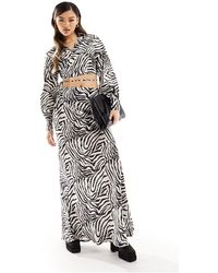 In The Style - Exclusive Satin Fishtail Maxi Skirt Co-ord - Lyst