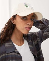 KTZ - Gorra Con Bordado Con Cuentas De Flor Y Logo De Los Ny Yankees 9Forty De -Neutro - Lyst