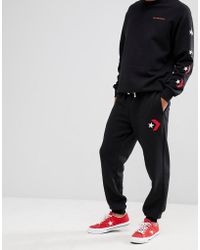 sweatpants and converse shoes