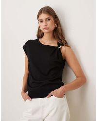 Mango - Asymmetric Knitted Sleeveless Top With Hardware Detail - Lyst