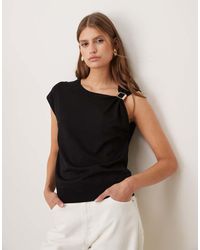 Mango - Asymmetric Knitted Sleeveless Top With Hardware Detail - Lyst