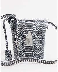 Calvin Klein Bolso bombonera con detalle - Negro