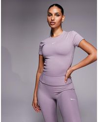 Nike - Nike One Training Fitted Short Sleeve Top - Lyst