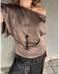 NA-KD - Asymmetric Slit Detail Draped Top - Lyst