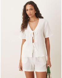 Jdy - Chemise d'ensemble en crêpe avec manches courtes et liens noués sur l'avant - cassé - Lyst